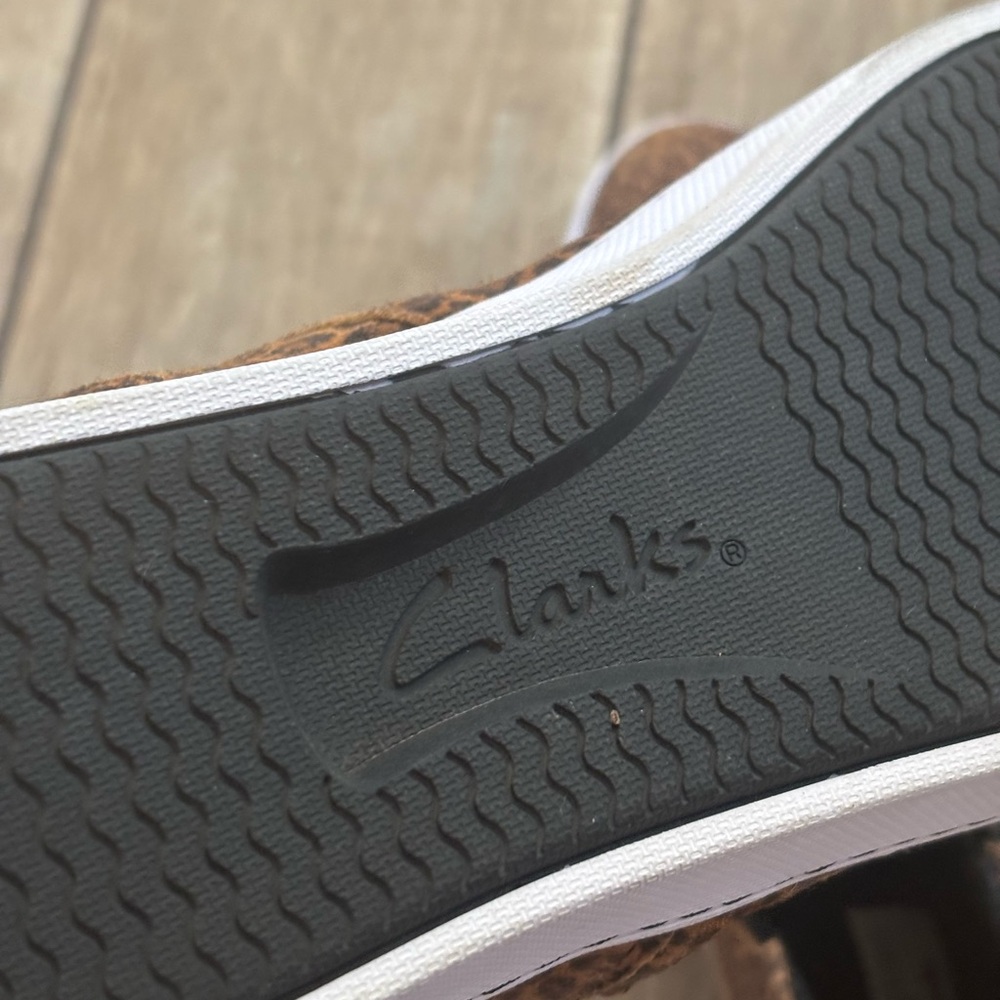 Clarks Women's Pawley Adwin Zipper Closure Walking Sneakers - Picture 8 of 9